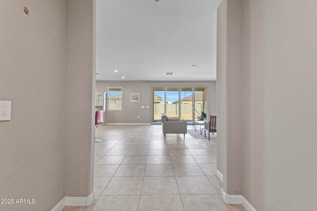 Foto del edificio - 30011 W Cheery Lynn Rd