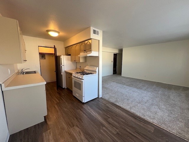Kitchen/Dining Room - Trailside Apartments