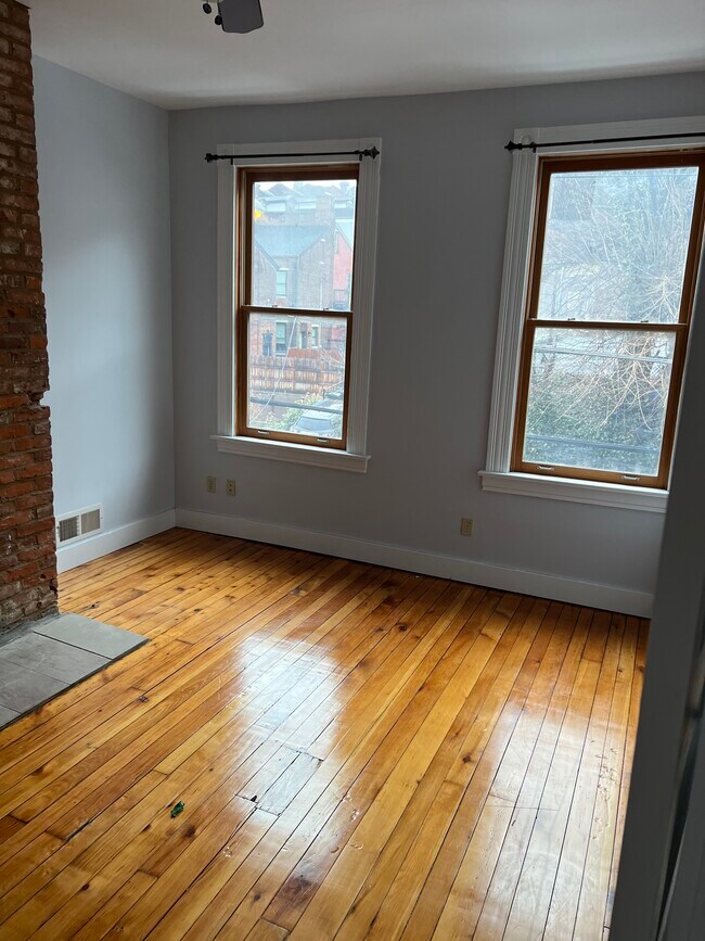 Building Photo - 611 W Jefferson St