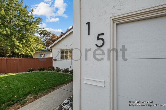 Building Photo - 15 Norse Ct