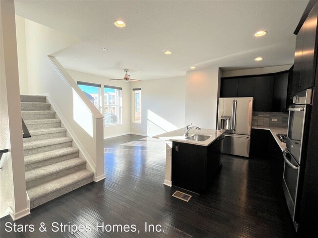 Building Photo - 3 br, 3 bath House - 558 E. Hinsdale Avenue