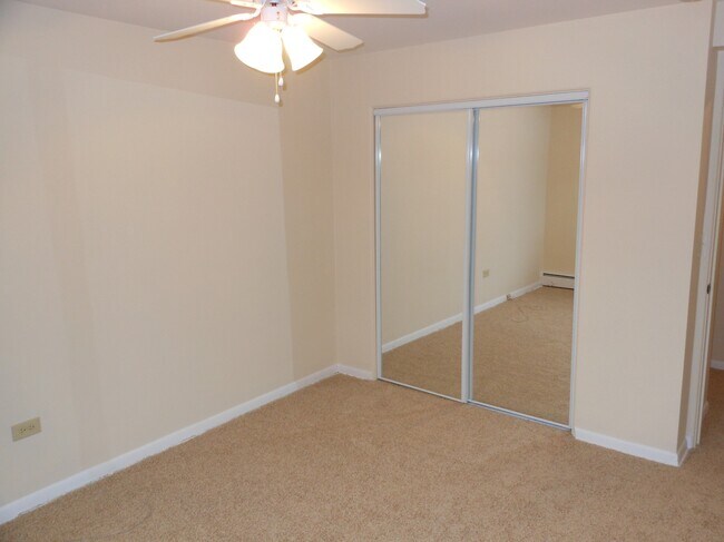 Nice Closet Space - 810 Seward