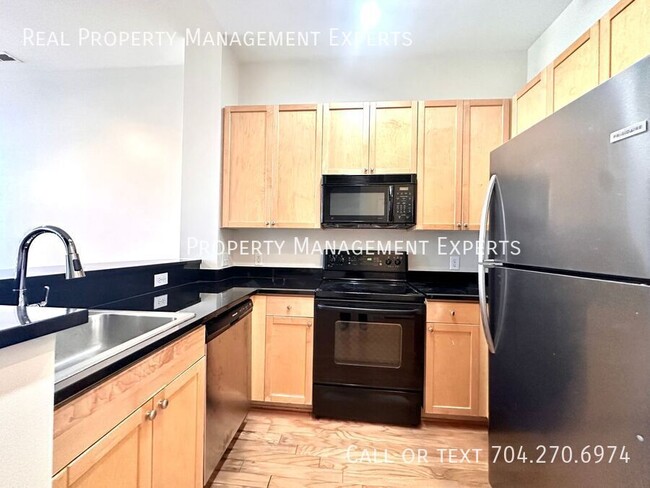 Foto del edificio - Stunning 1BR/1BA Condo in South End Charlo...