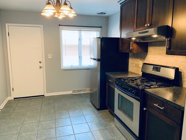 Kitchen - 324 Center Ave