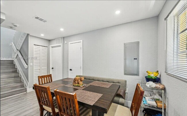 Foto del edificio - 380 NW 20th St