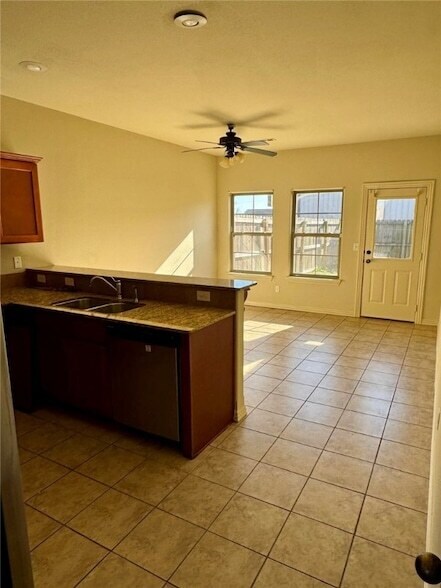 Foto del edificio - 938 Kensington Dr