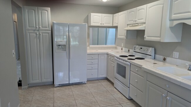 Building Photo - 2371 Sierra Ln