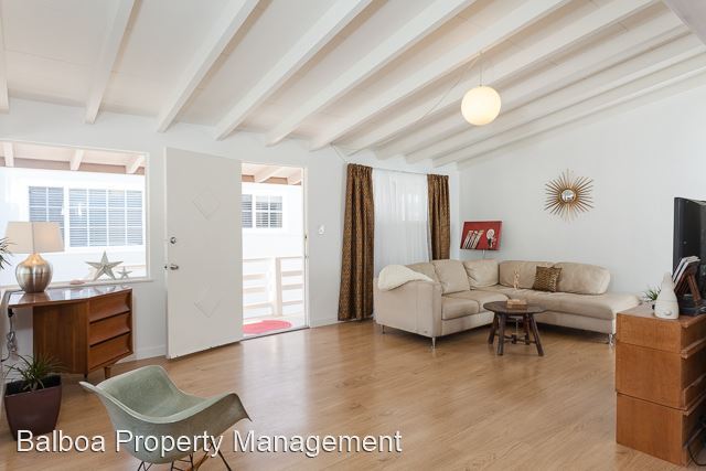 Foto del edificio - 1621 E Balboa Blvd