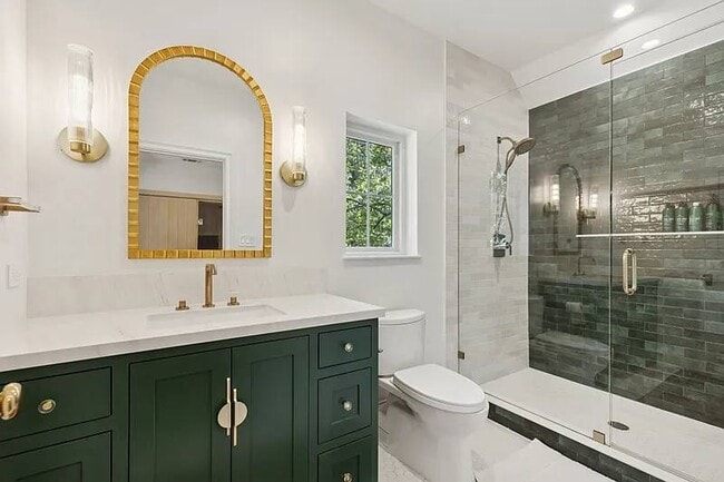 Building Photo - 2020 Lakeland Dr