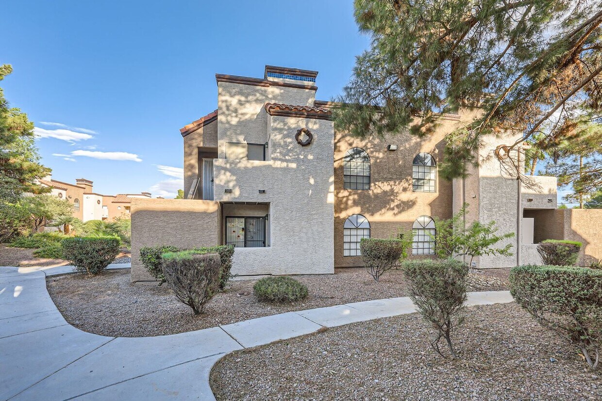 Primary Photo - 2nd Floor Condo in a Gated Southeast Commu...