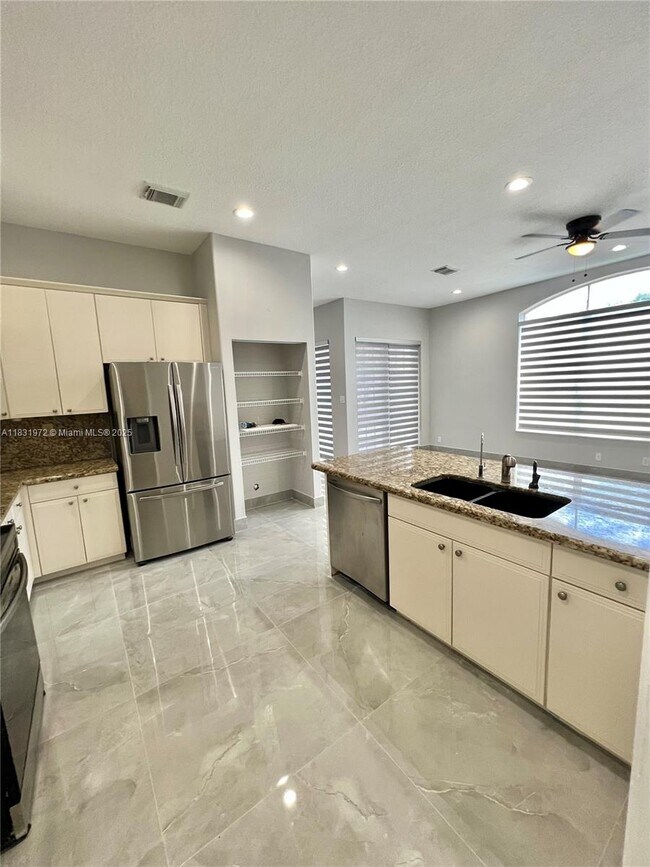 Foto del edificio - 3810 SW 51st St