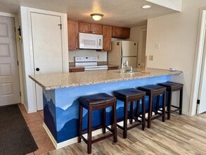 Building Photo - 207 Lake Dr