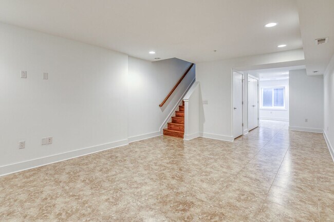 Foto del edificio - Queen Village Townhome with Parking