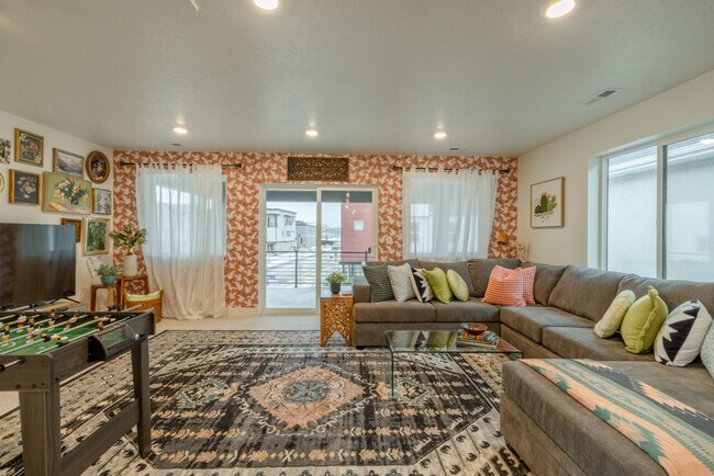 Foto del edificio - 6629 Purple Poppy Ln