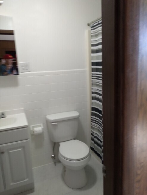 Baño (2) - 1310 Sabraton Ave