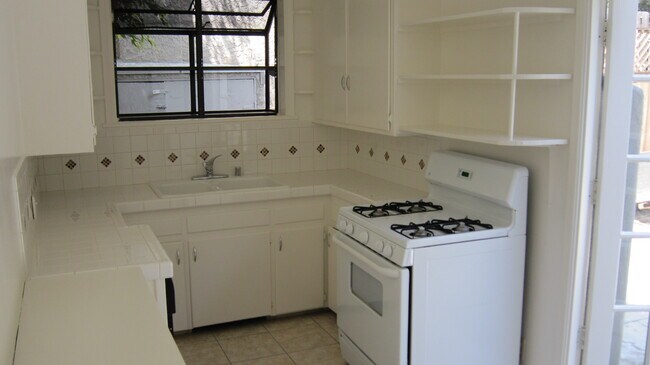 Foto del edificio - 1958 1/2 S Beverly Glen Blvd