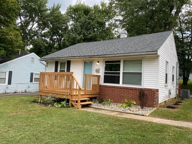 Building Photo - 519 Village Dr