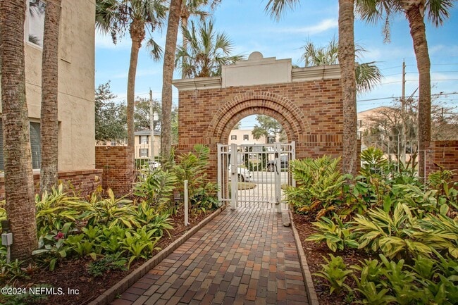 Foto del edificio - 2912 St Johns Ave