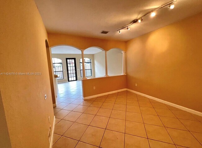 Foto del edificio - 10327 NW 30th Terrace