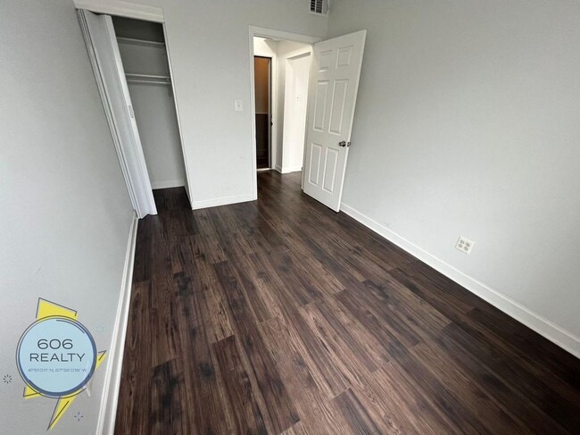 Foto del edificio - 3420 W Irving Park Rd