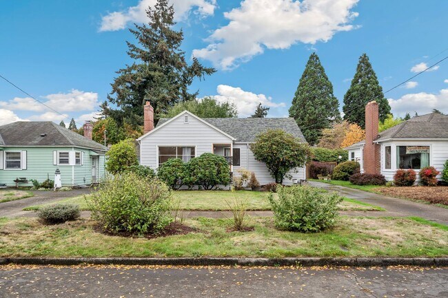 Building Photo - Arbor Lodge Cottage 2 bed 1 bath with larg...