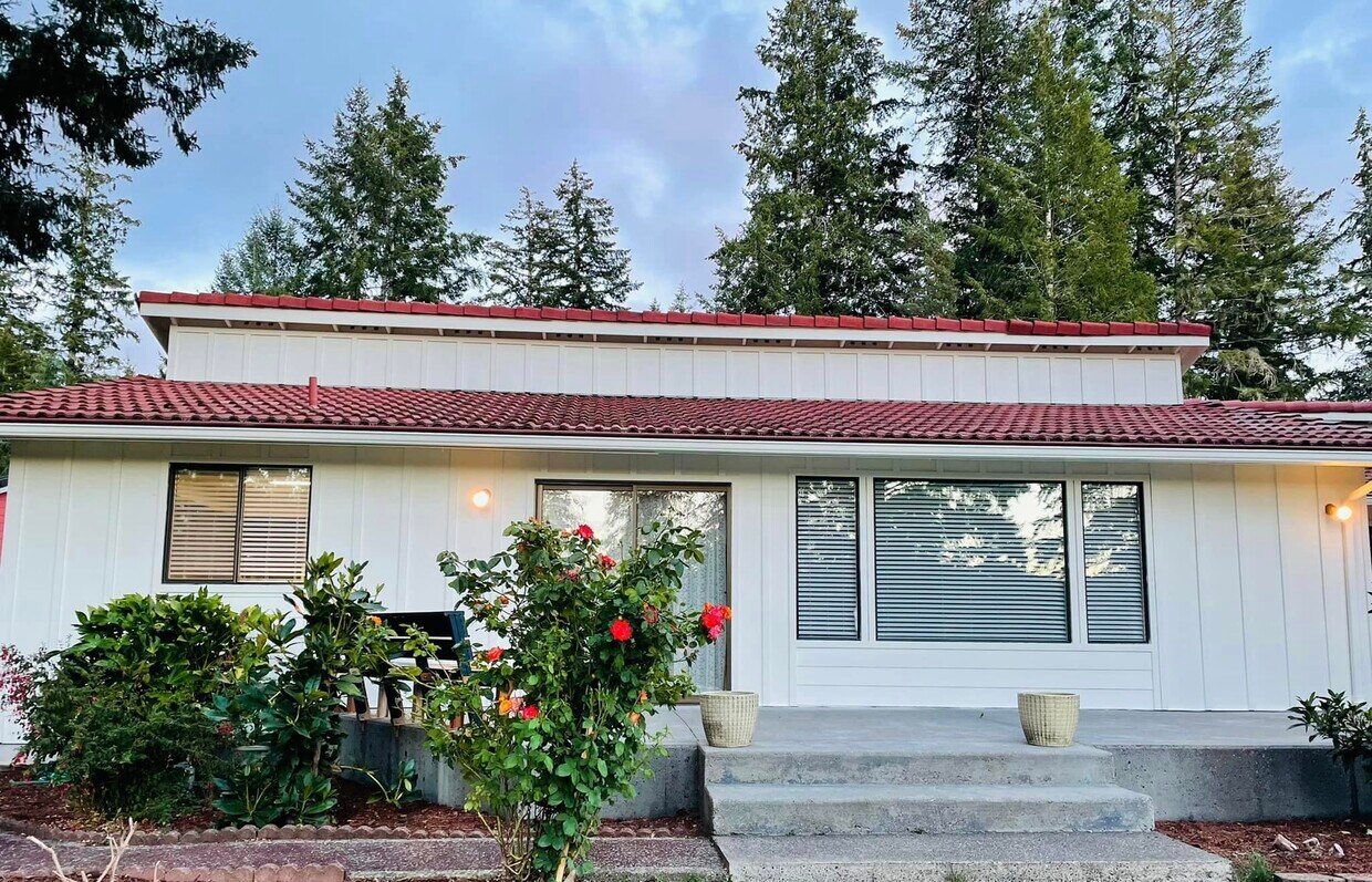 160 E Lakeland Way, Allyn, WA 98524 House Rental in Allyn, WA