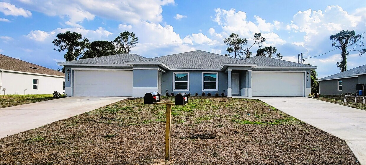 Foto principal - 4749 27th St SW