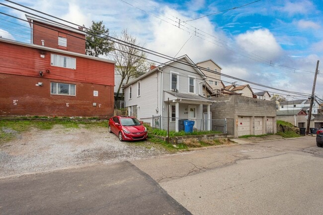 Building Photo - 450 Center St