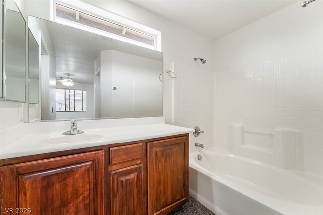 Foto del edificio - 7858 Windhamridge Dr