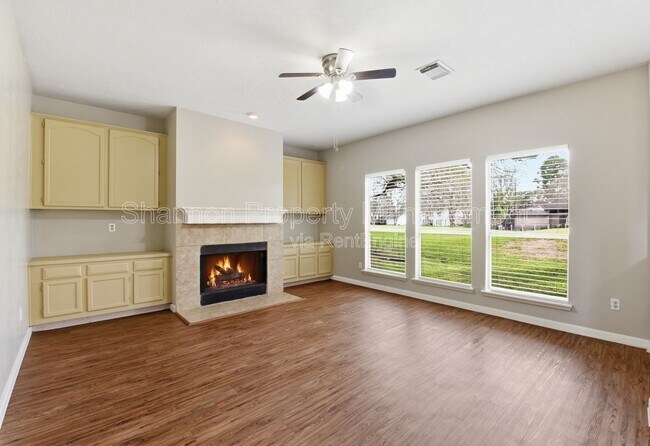 Foto del edificio - 3327 Shady Glen Ln