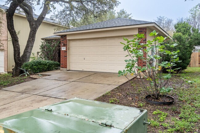 Foto del edificio - 8603 Davis Oaks Trail