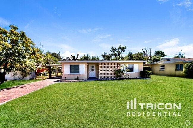 Building Photo - 5151 Flamingo Dr N