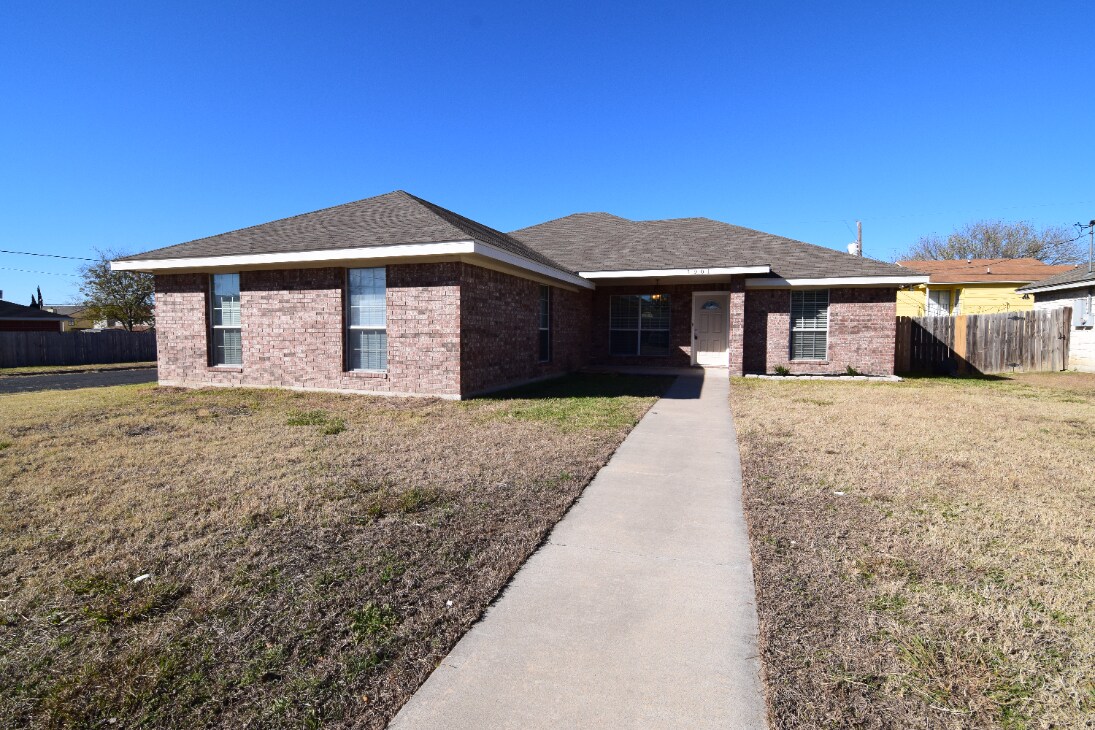 Foto principal - 1901 Fleetwood Dr