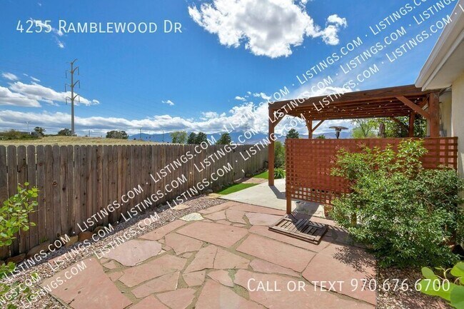 Foto del edificio - 4255 Ramblewood Dr