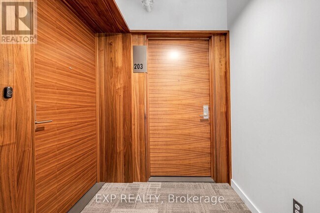 Building Photo - 135 Barrette St