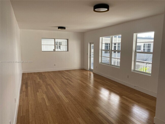 Foto del edificio - 960 Bay Dr