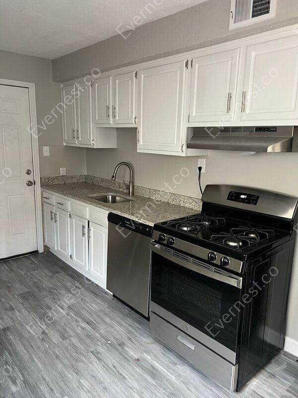 Foto del edificio - 13971 Knox Ave