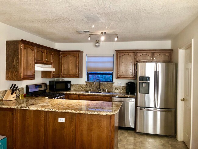 Foto del edificio - 6847 Forest Hills Dr NE