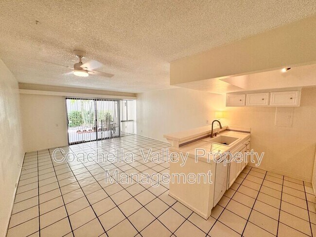 Foto del edificio - 1655 E Palm Canyon Dr