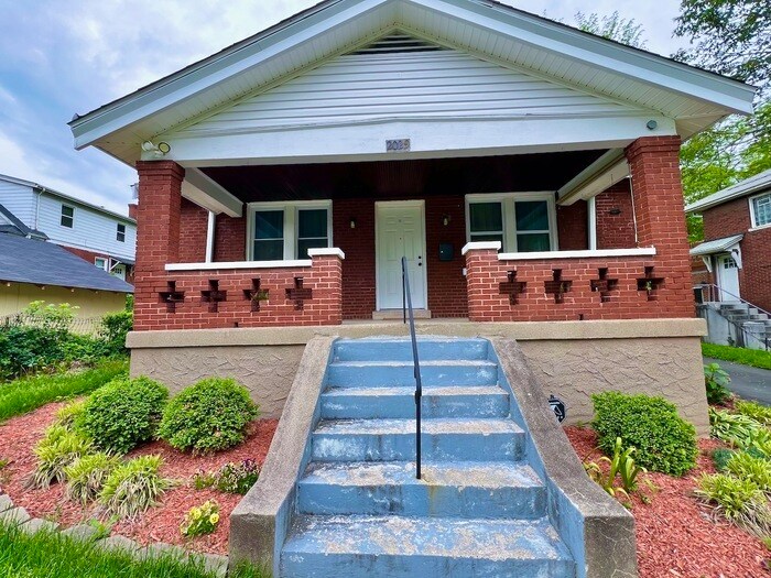 Primary Photo - 2029 Alvin St