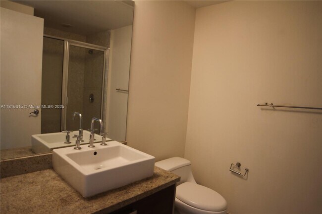 Foto del edificio - 185 SW 7th St