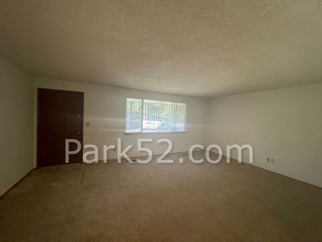 Building Photo - 2 Bedroom 1 Bathroom Puyallup Area Duplex