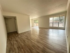 Building Photo - 10552 High Hollows Dr