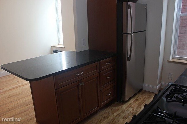Building Photo - 2 br, 1 bath Apartment - 71 Driggs Avenue 3R