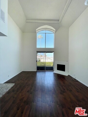 Building Photo - 1529 S Bundy Dr