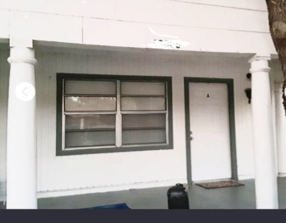 Large covered front porch - 10008 N Pawnee Ave