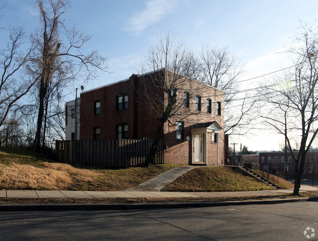 Building Photo - 3149 Buena Vista Ter SE