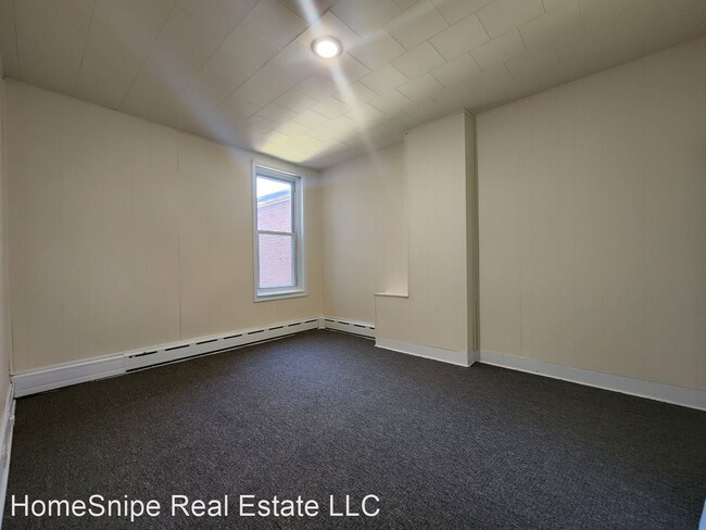 Building Photo - 3 br, 1.5 bath House - 1226 West Market St...