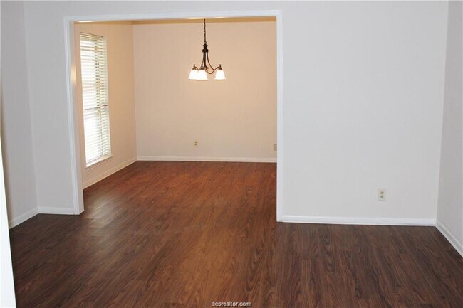 Building Photo - 218 Redmond Dr