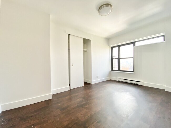 Building Photo - 410 St Nicholas Ave